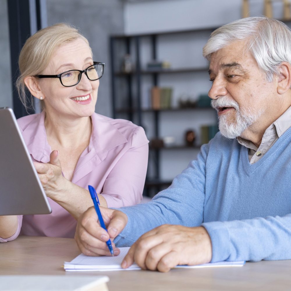close-up-senior-couple-while-learning